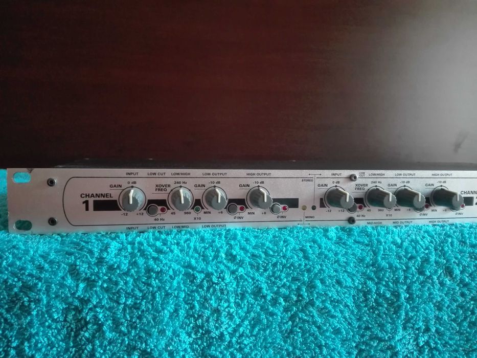 Vând crossover procesor JbSystem ec 102