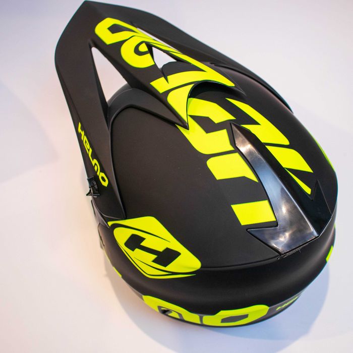 Каска подходяща за мотокрос , планински велосипед , ел. тротинетка