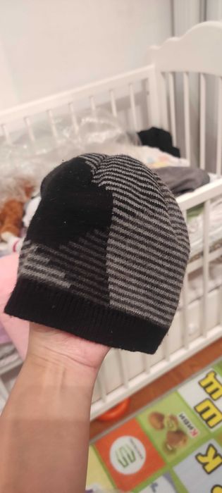 Продается черная шапка для мальчиков
