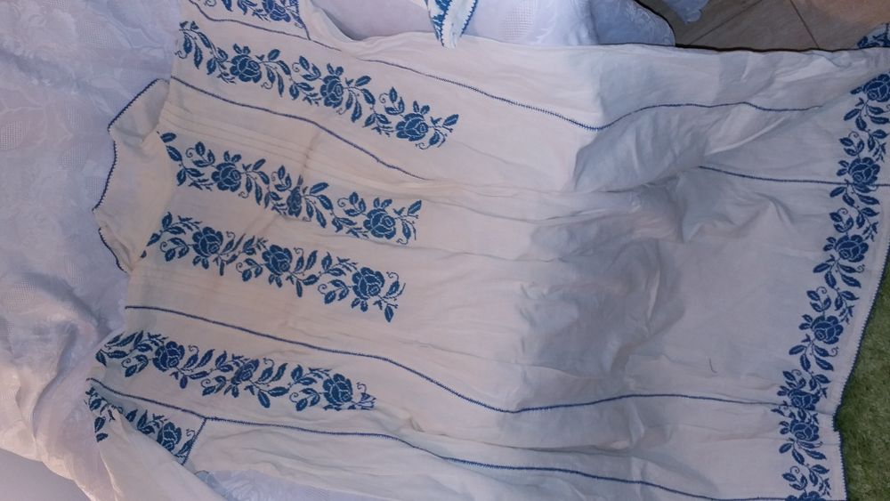 Costum popular vechi, peste 100 de ani.