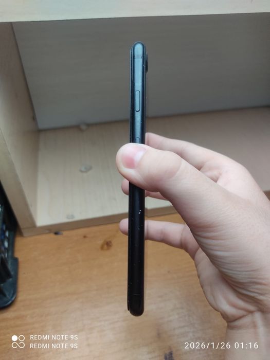 айфон се 2-го поколения