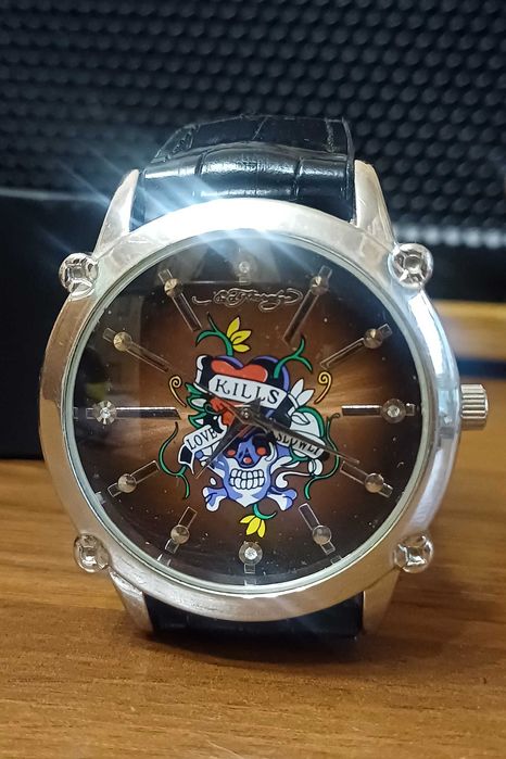 Наручные кварцевые часы бренда Ed Hardi