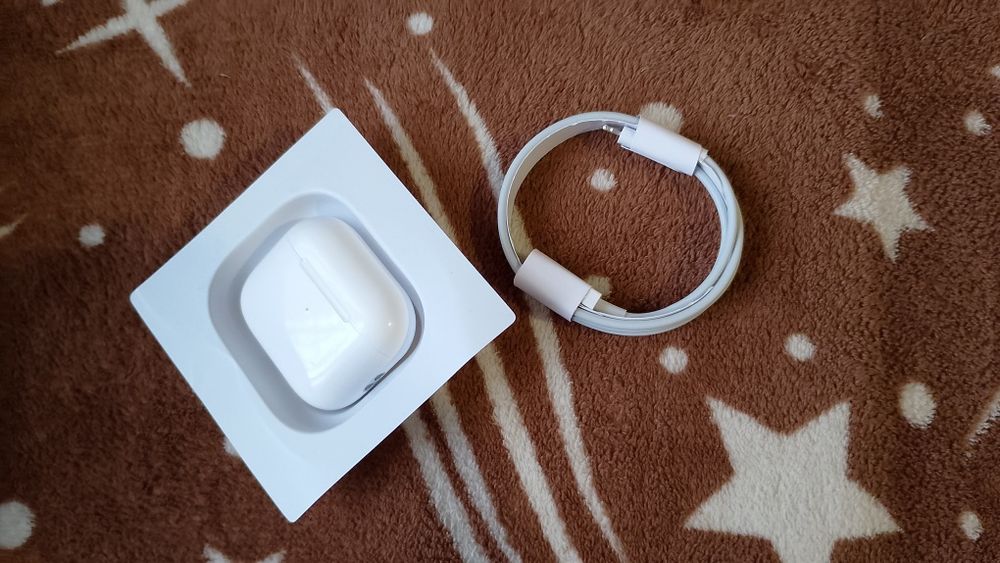 Vând caști airpods