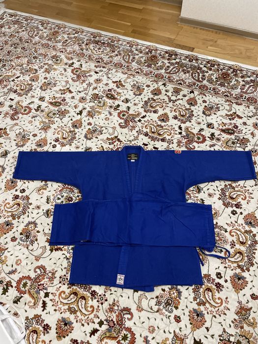 Продам киманл сакура белый адидас кимано