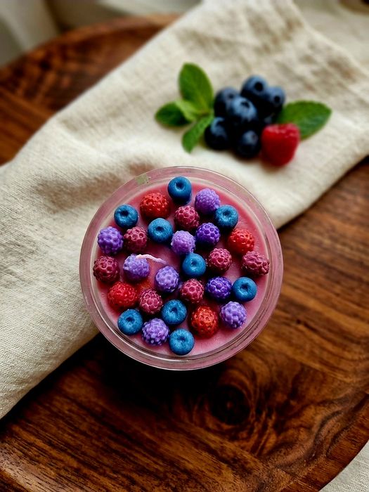 Lumânare handmade tartă cu fructe de pădure