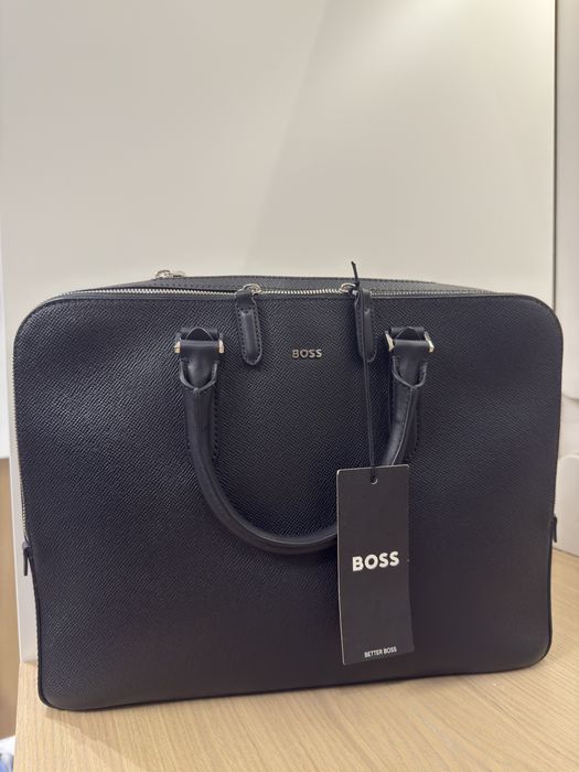 Boss кожанный новый