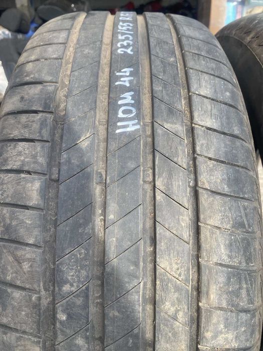 2 броя летни гуми Bridgestone 235/55 R17 Dot 2522 ном 44