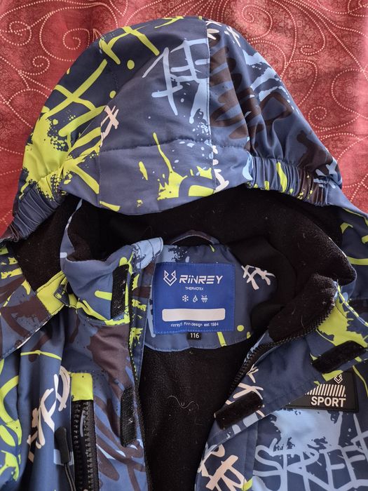 Продам зимний комбинезон 116см