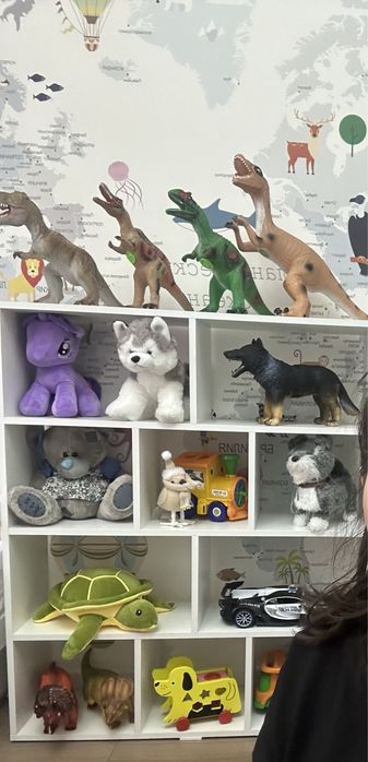 Срочно продается шкаф и книжная полка!