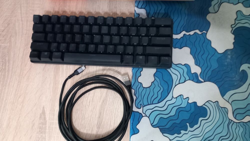 Продавам геймърска клавиатура Apex 9 mini
