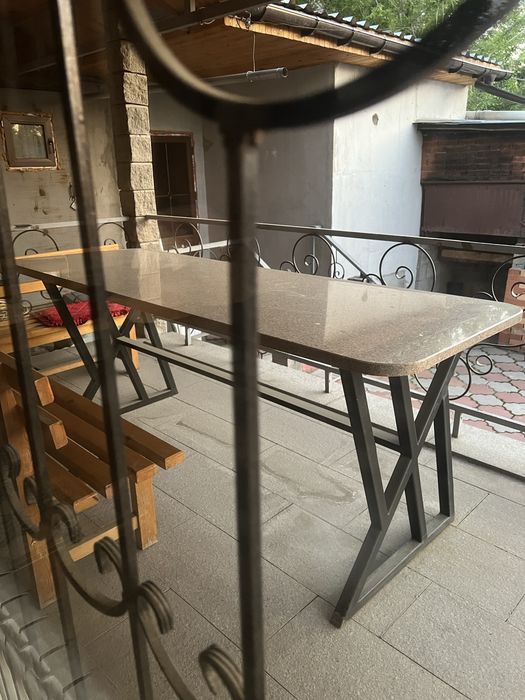 Мраморный обеденный стол