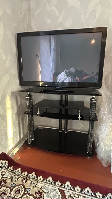 Телевизор с подставкой