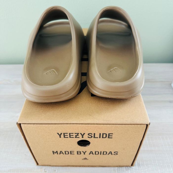 Super Reducere ! Yeezy Slide - Core (Maro)
