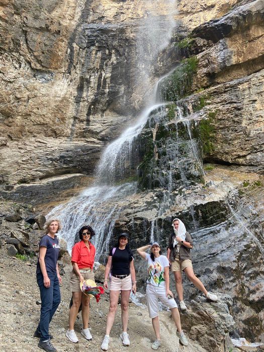 Поездка в горы, Чимган, Чарвак Самарканд. Минивэн  Hyundai, электрокар