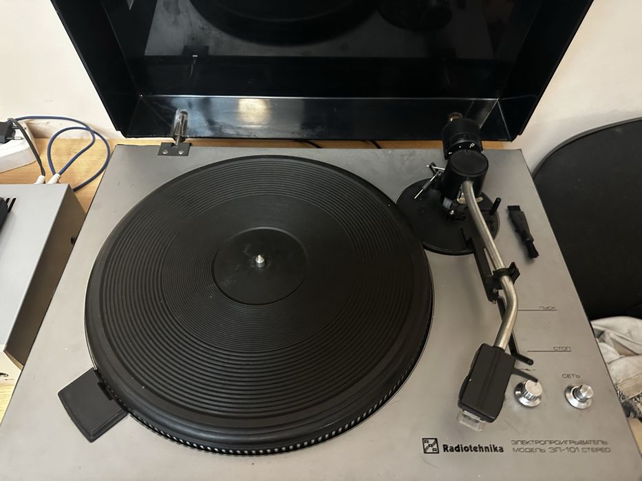 Виниловый проигрыватель