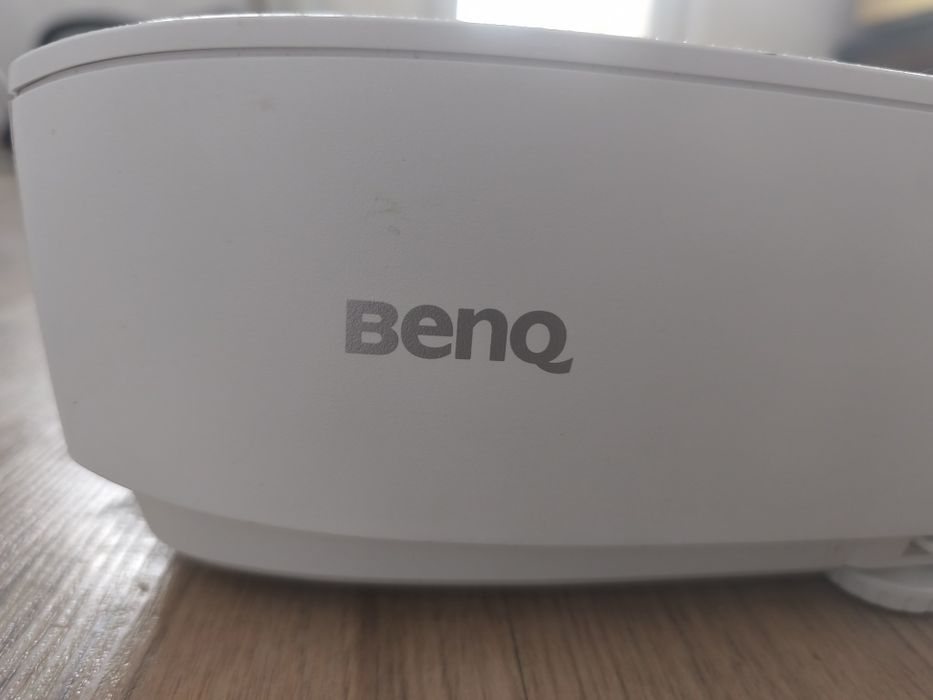BenQ проектор – 3300 ANSI лумена, 2×HDMI