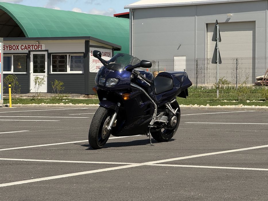 Honda vfr 750 F RC36