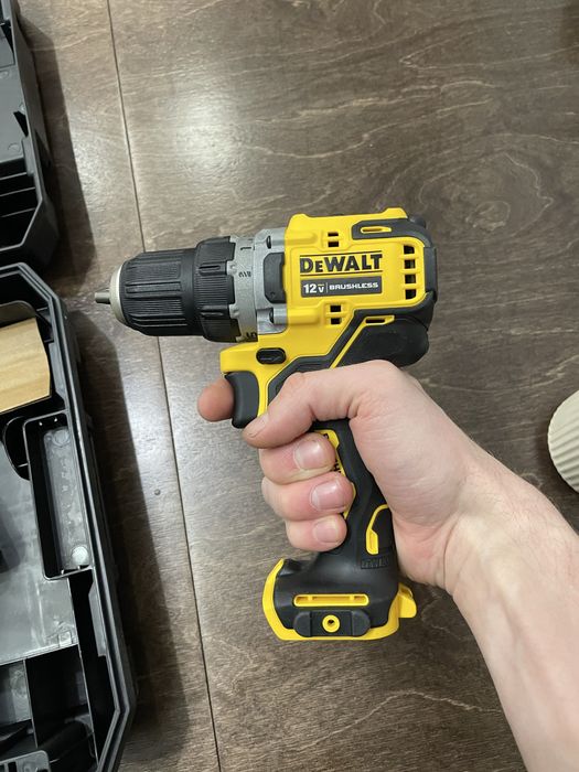 Шуруповерт DeWalt новый!