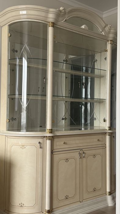 Продается сервант