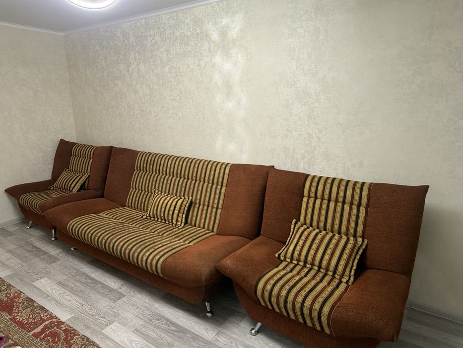 Диван б/у в нормальным состоянии. Самовывоз