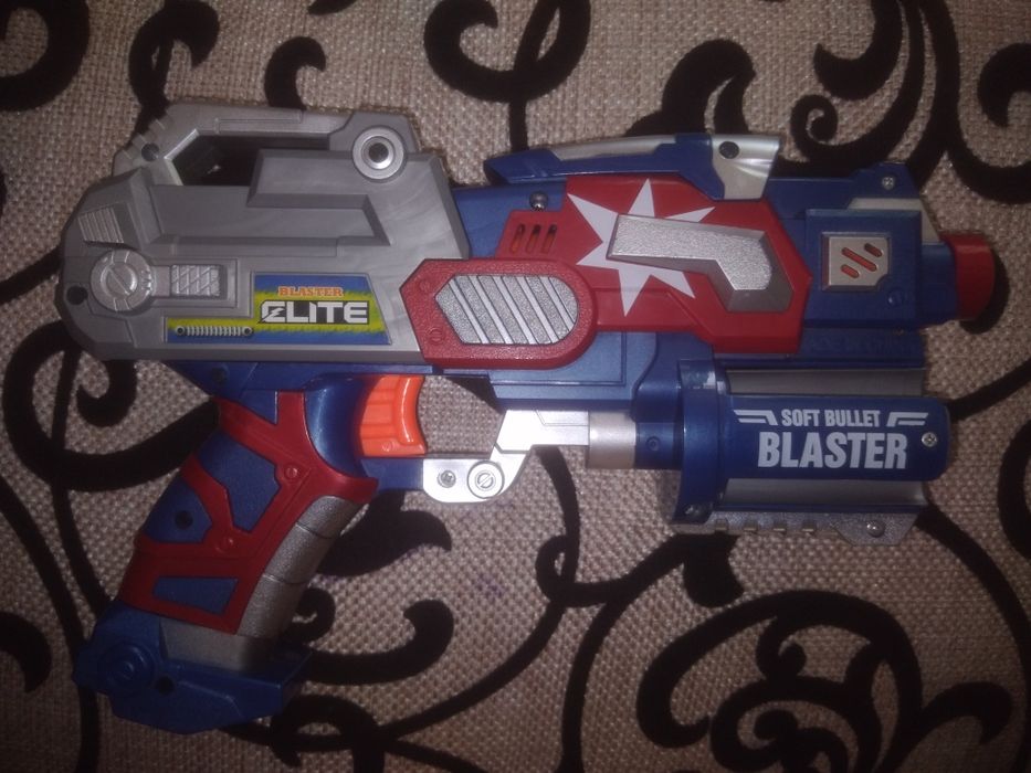 Игрушки разные  машинки и другое