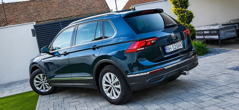 Vw Tiguan 2.0 Tdi 150 C.P Distribuție NOUĂ,  DSG , Cameră , Km  REALi Fără daune!  !