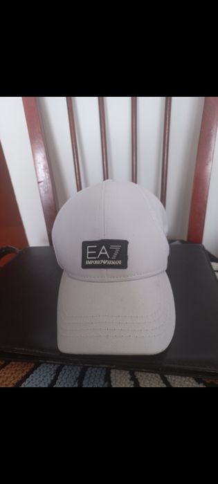 Vând Șapcă nouă .