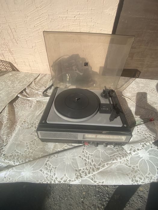 Патефон продам бу