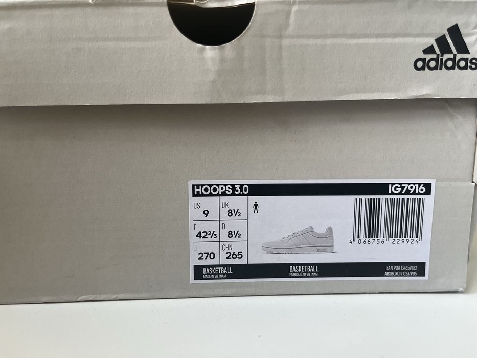 продам белые кроссовки Адидас,оригинальные