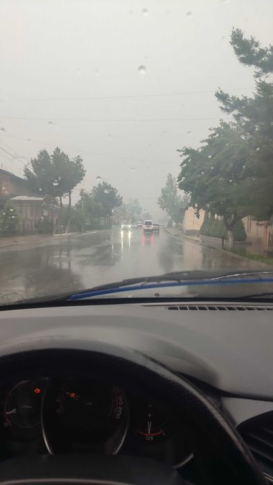 Lada vesta 1.8 mator full kapoti va eshikda kraska sepilgan