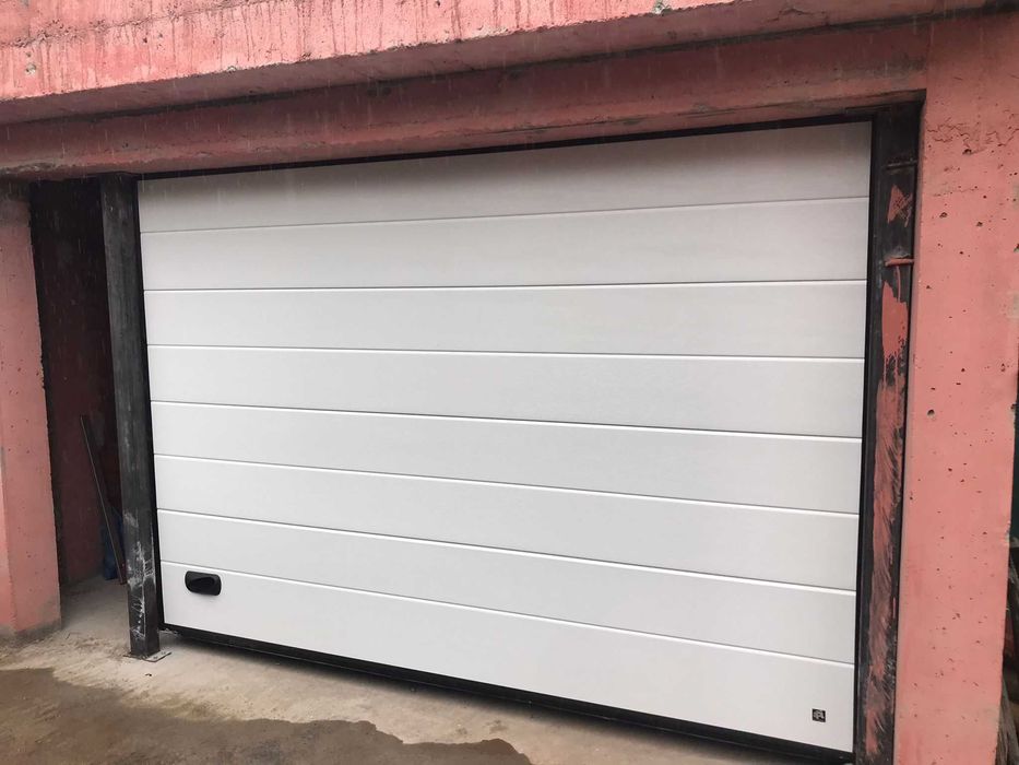 Здрави работещи секционни врати! Високо качество!