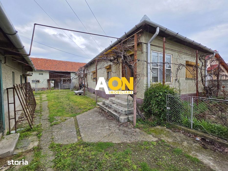 Teren intravilan parcelat, 1621 mp, cu casa demolabila, Barabant