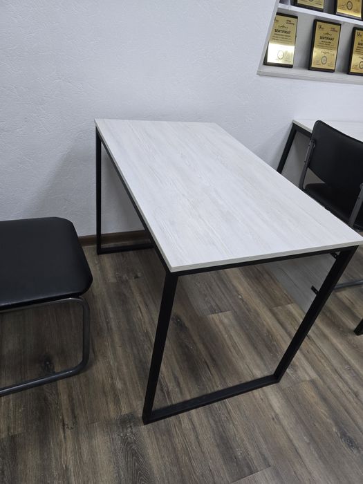 Продаются офисные и учебные стола и кресла