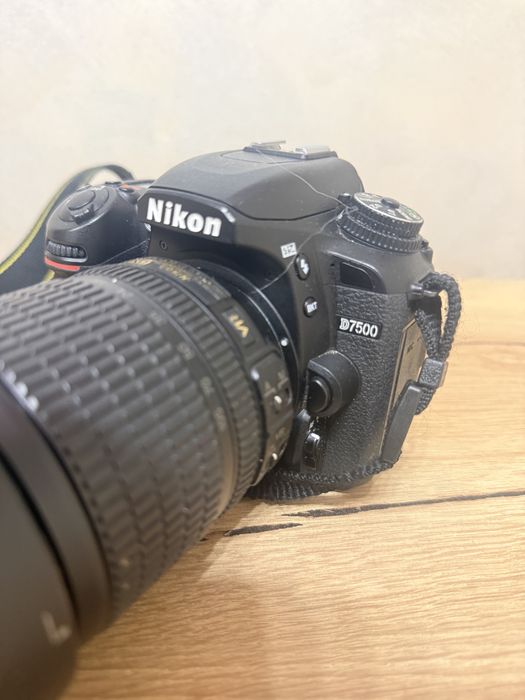 Kit Foto Nikon D7500 + Obiectiv + Blitz Nikon Speedlight SB-700