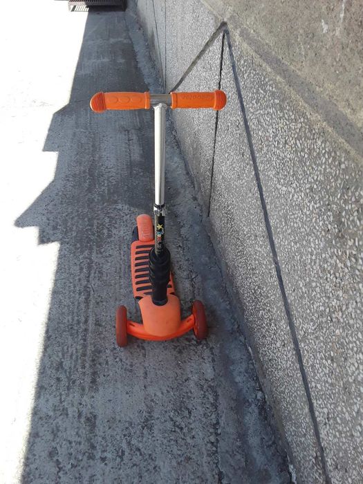 Детска триколка за бутане