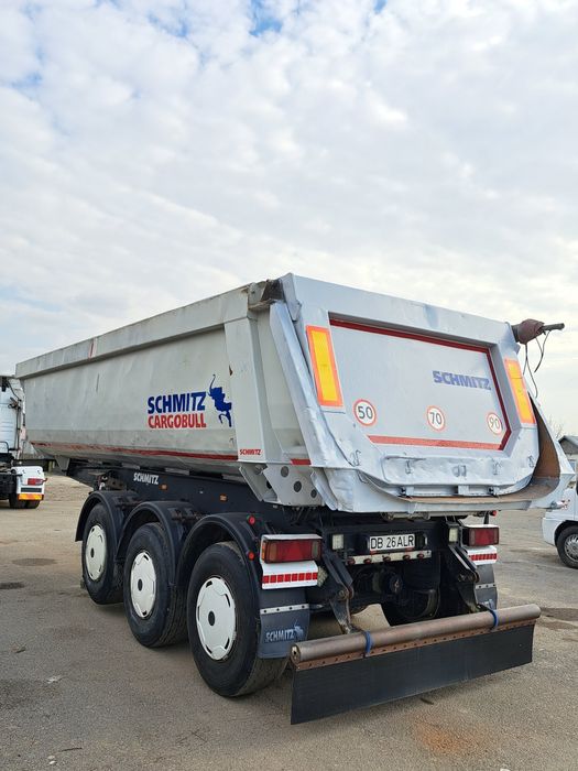 Semiremorca basculabila