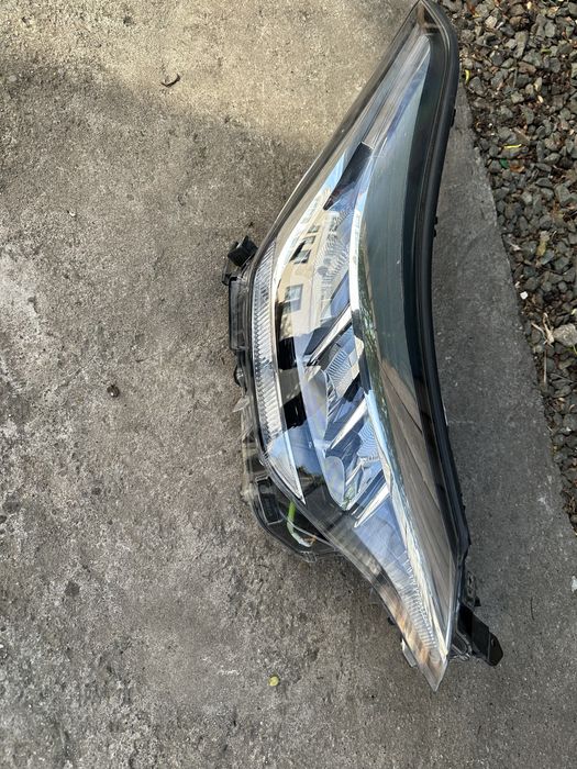 Far dreapta full led toyota chr.