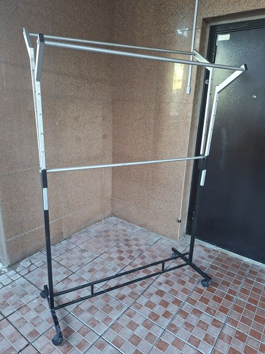 Передвижная напольная вешалка для одежды