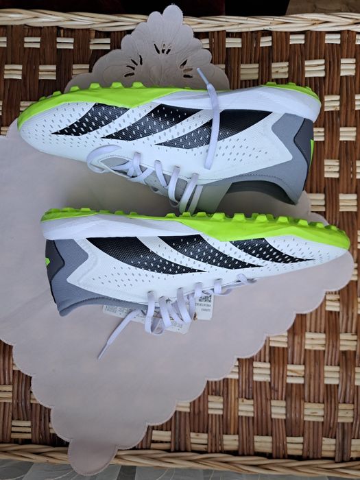 Ghete fotbal Adidas predator