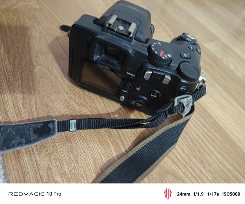 Camera digitala finepix s7000