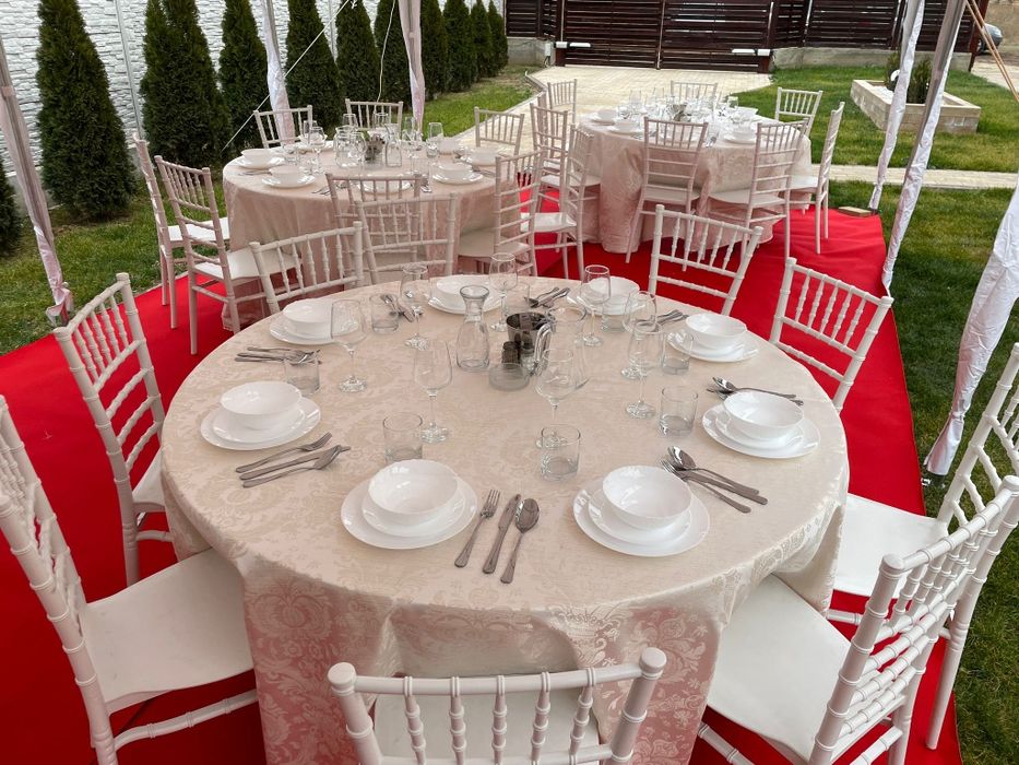 Cort inchiriere evenimente  , mese , scaune , mocheta , vesela