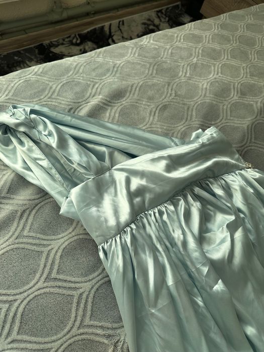 Рокля дълга L размер