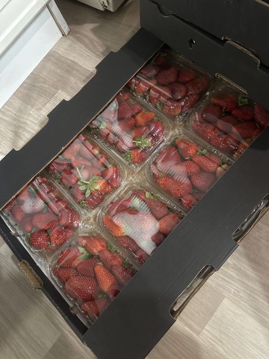 Клубника продам ящик
