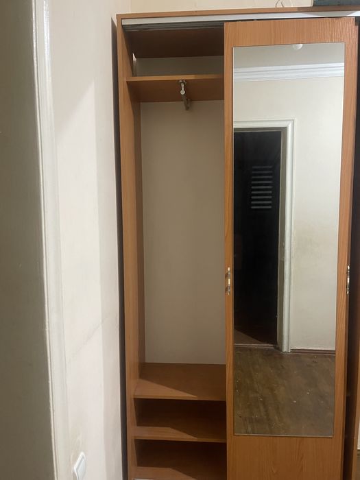 Продам шкаф в прихожую. В хорошем состоянии.