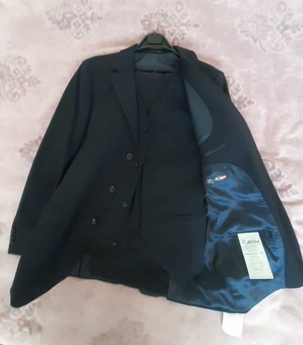 костюмы мужские с брюками и жакетом . новые размер 46-48