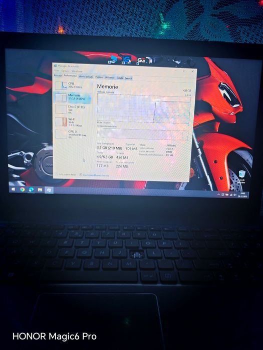 Laptop Asus stare perfectă, încărcător original,bateria ține lejer 4H.