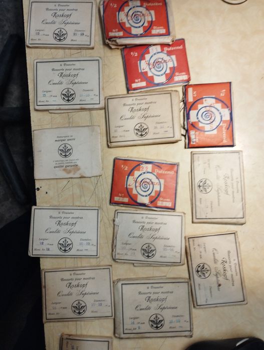 Продавам стари пружини за часовници! Доста стари но запазени..