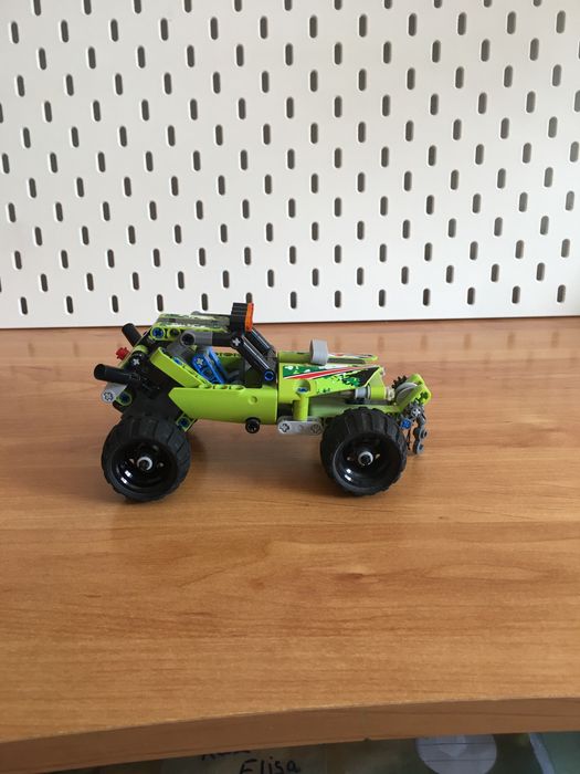 Masinuta Lego Technic pull-back