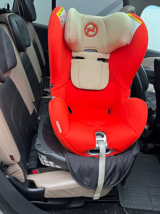 Детско столче за кола Cybex Sirona (0-18 кг) с 360° въртяща се ISOFIX база и преден предпазен щит