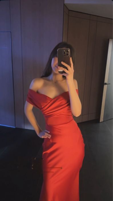 Платье красное атлас